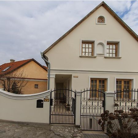 Amadeus Vendeghaz Hotel Esztergom Luaran gambar