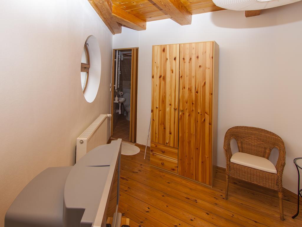 Amadeus Vendeghaz Hotel Esztergom Bilik gambar