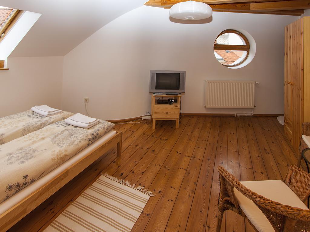 Amadeus Vendeghaz Hotel Esztergom Bilik gambar