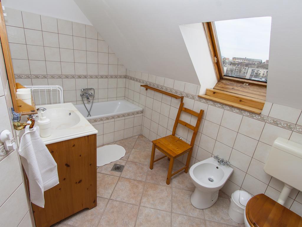 Amadeus Vendeghaz Hotel Esztergom Bilik gambar