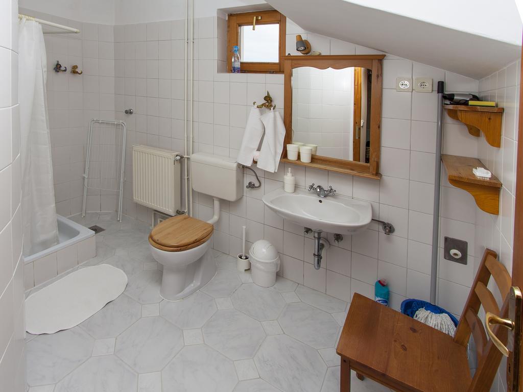 Amadeus Vendeghaz Hotel Esztergom Bilik gambar