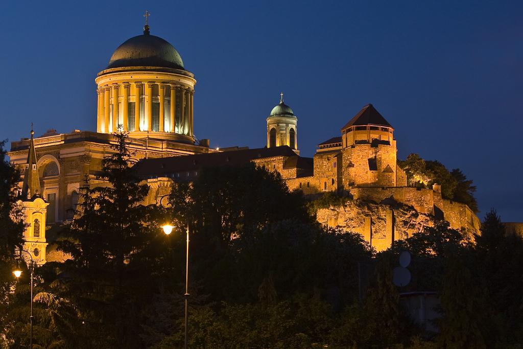 Amadeus Vendeghaz Hotel Esztergom Luaran gambar