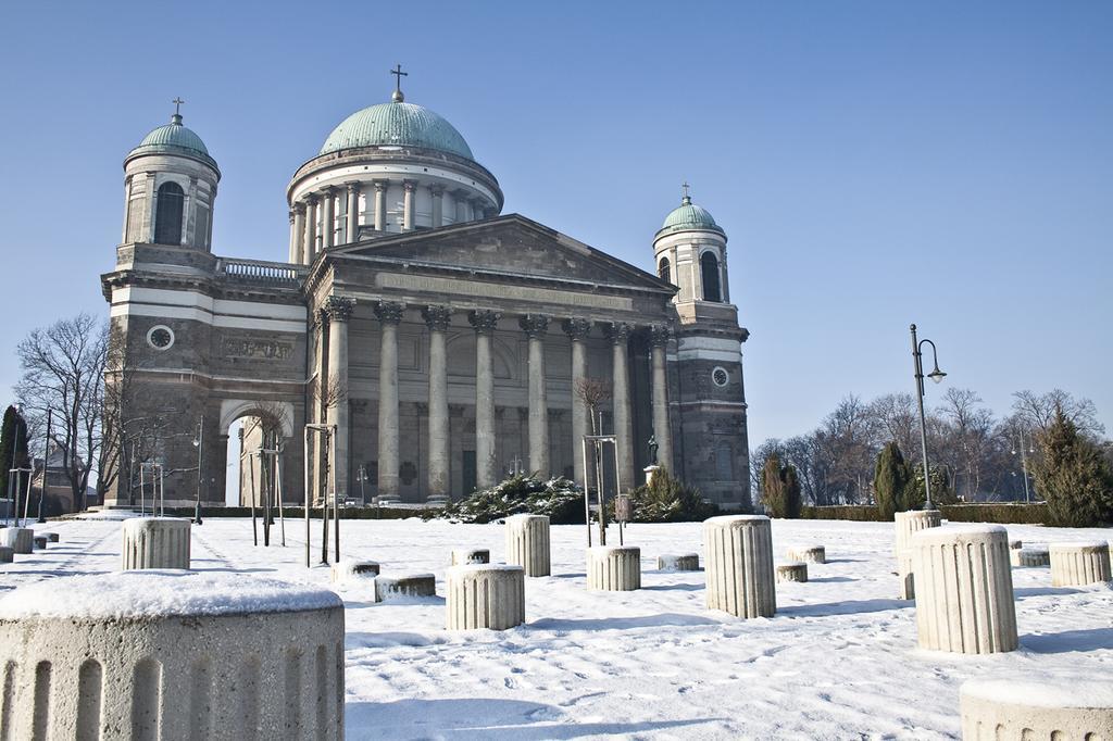 Amadeus Vendeghaz Hotel Esztergom Luaran gambar