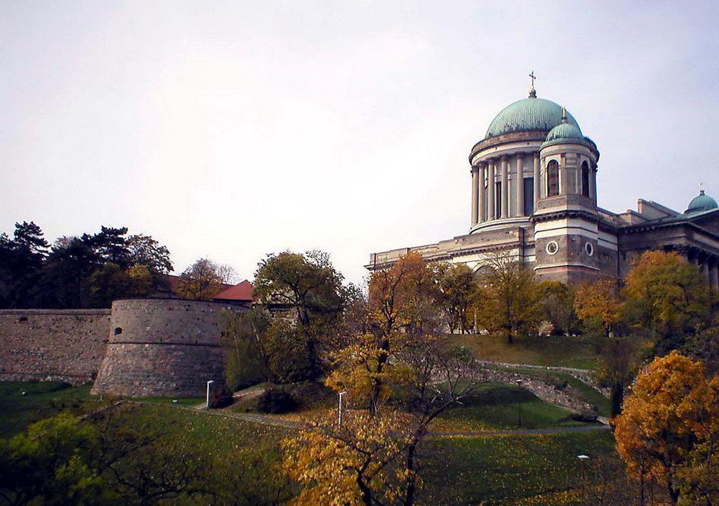 Amadeus Vendeghaz Hotel Esztergom Luaran gambar