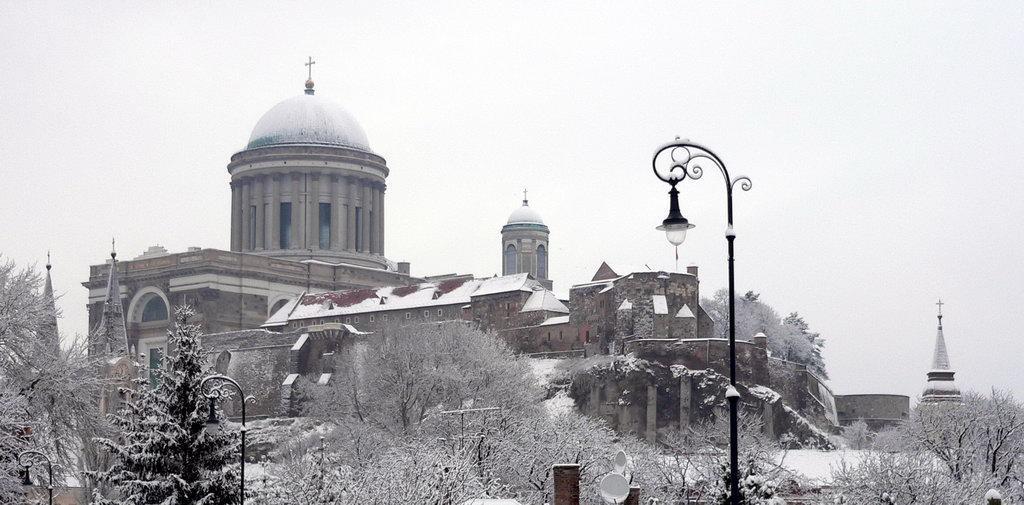 Amadeus Vendeghaz Hotel Esztergom Luaran gambar