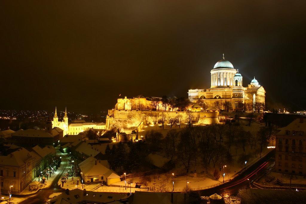 Amadeus Vendeghaz Hotel Esztergom Luaran gambar