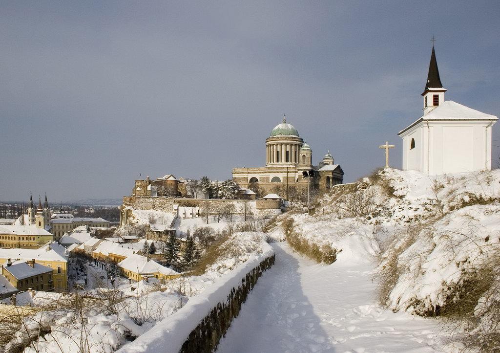 Amadeus Vendeghaz Hotel Esztergom Luaran gambar